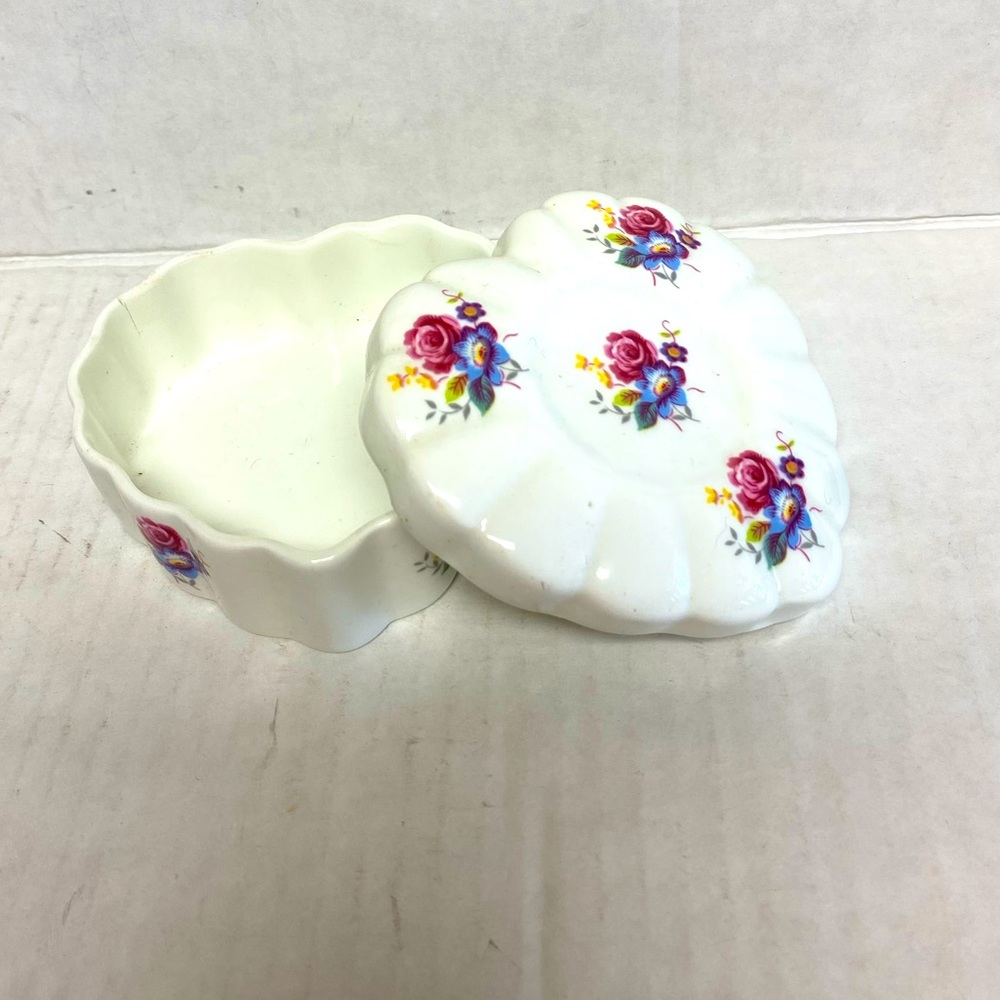 JUBILEE Fine Bone China Heart Trinket Box